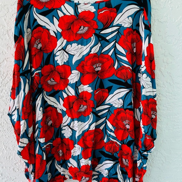 Poncho-style overlay top/swimsuit coverup - Picture 2 of 8